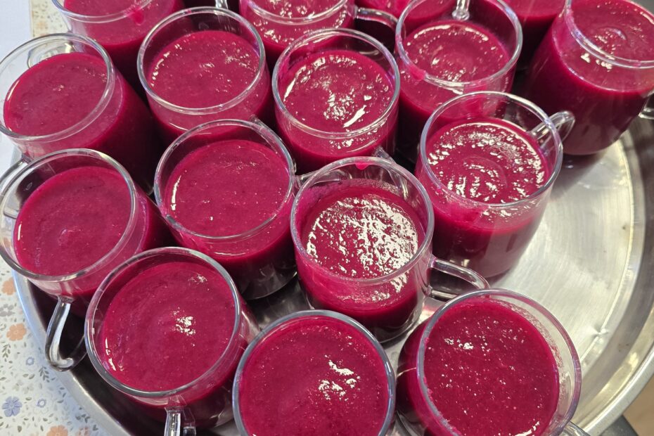 Szklanki ze smoothie z buraków